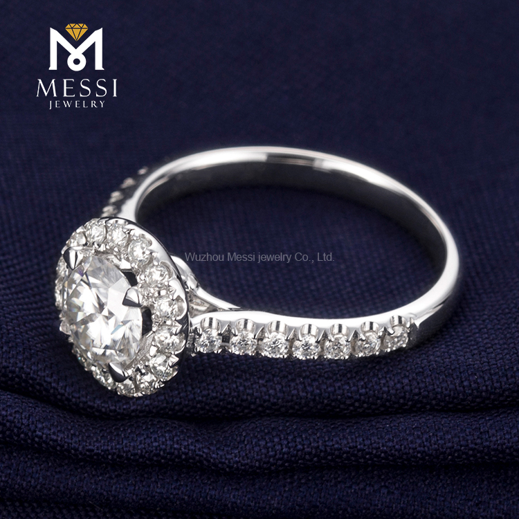 Moissanite aurum jewelry pro mulieribus