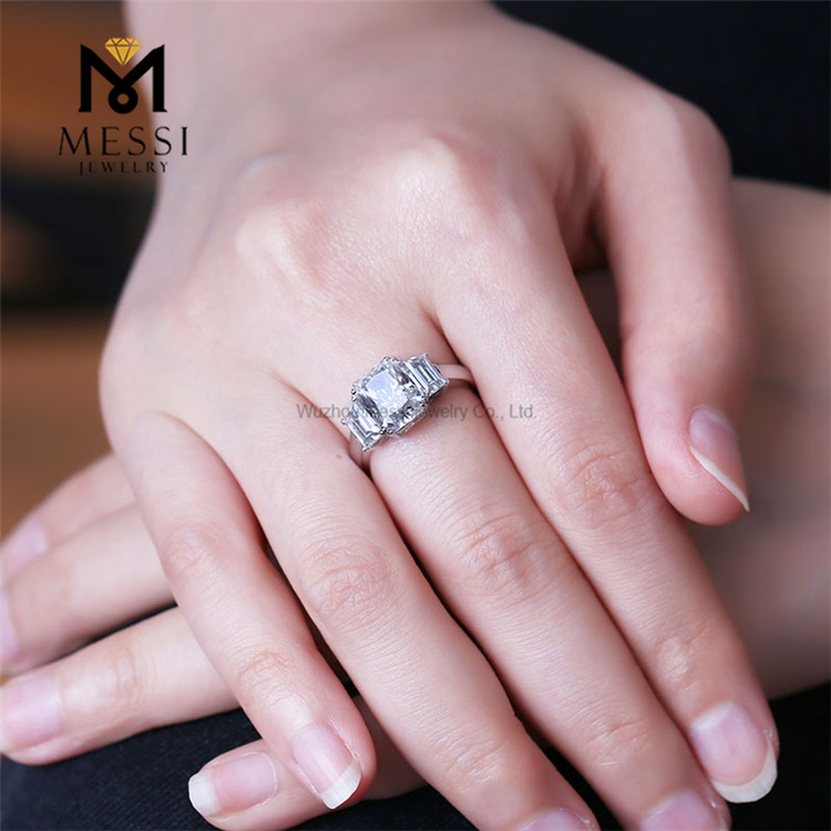 Moissanite aurum jewelry pro mulieribus