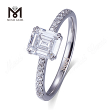 18k Aurum 2.2G Aurum pondus 1ct Smaragdus Lab Diamond Ring
