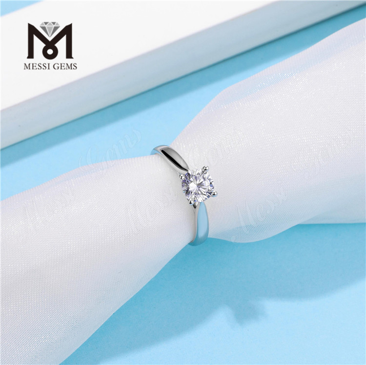 Messi Gemmae solitaire 1 carat moissanite adamas 925 anulus argenteus